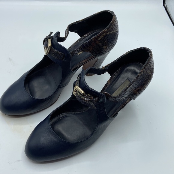 Uterque High Heels, Size -US 8/EU 39 Color- Blue. Good Condition. - Picture 2 of 7